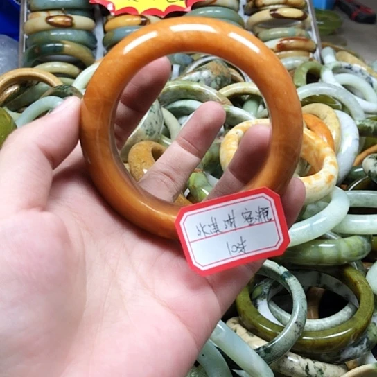 未镶嵌蛇纹石玉手镯?****糖