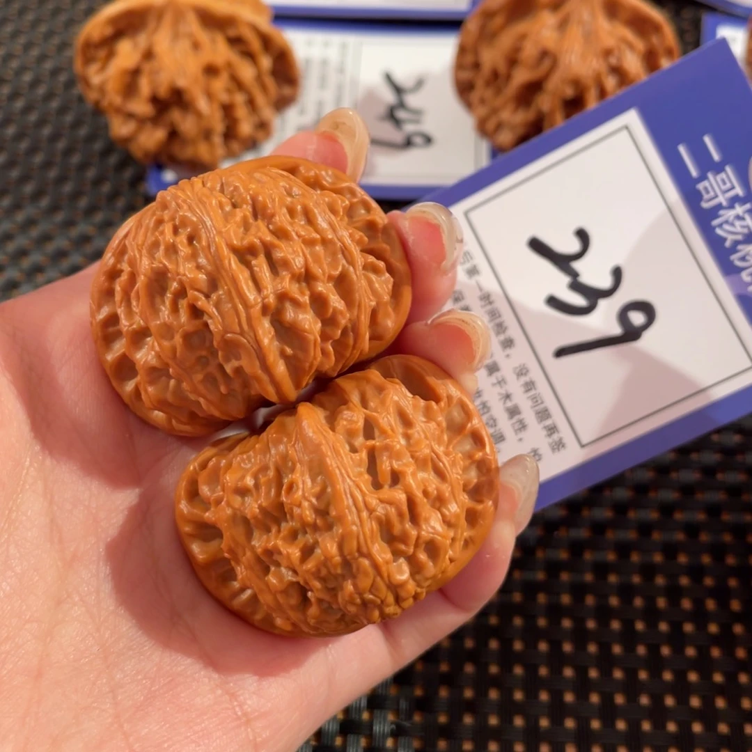 文玩核桃把件239号41尺白狮子