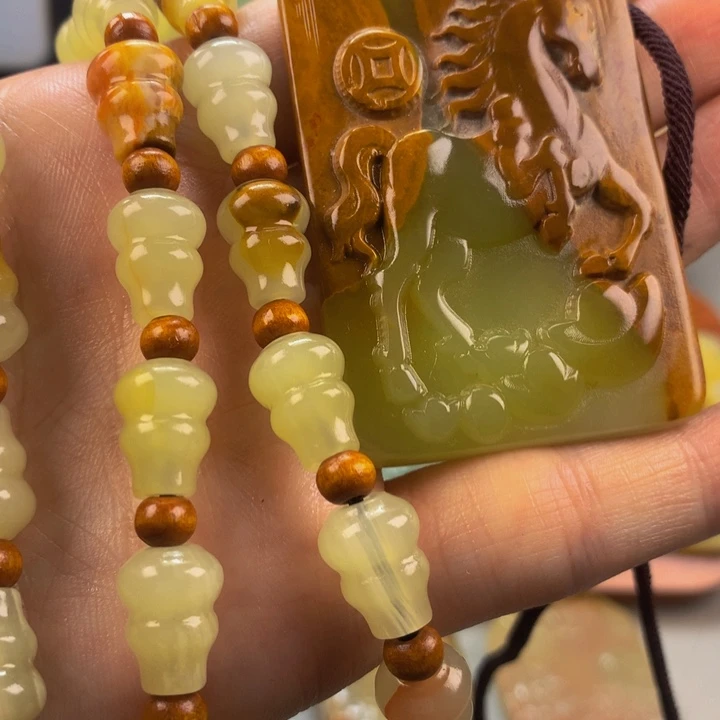 锦***客新疆昆仑山料 盆景 守护