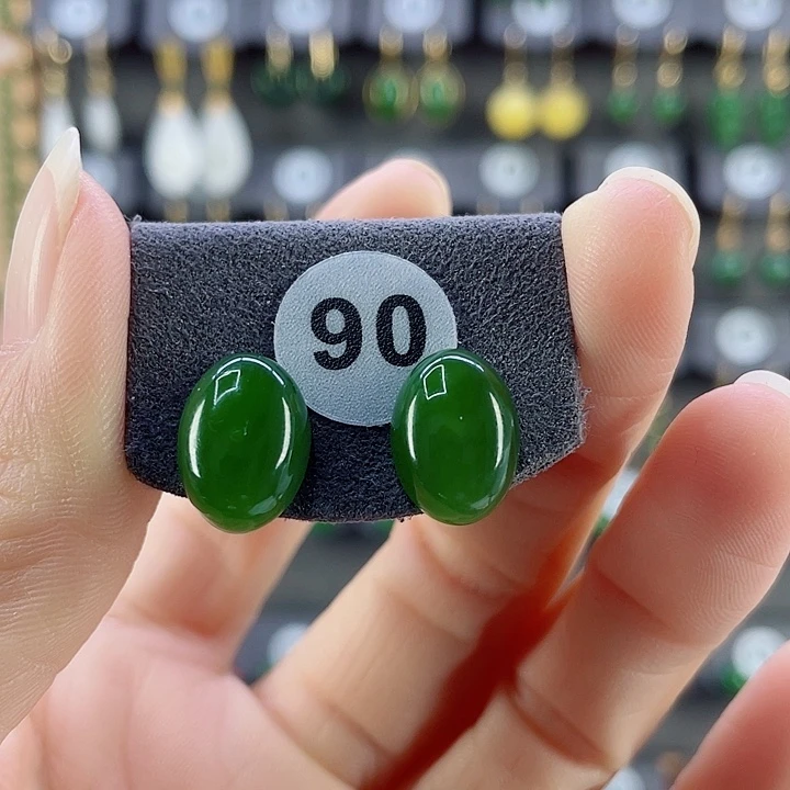 18K金镶嵌和田玉耳饰