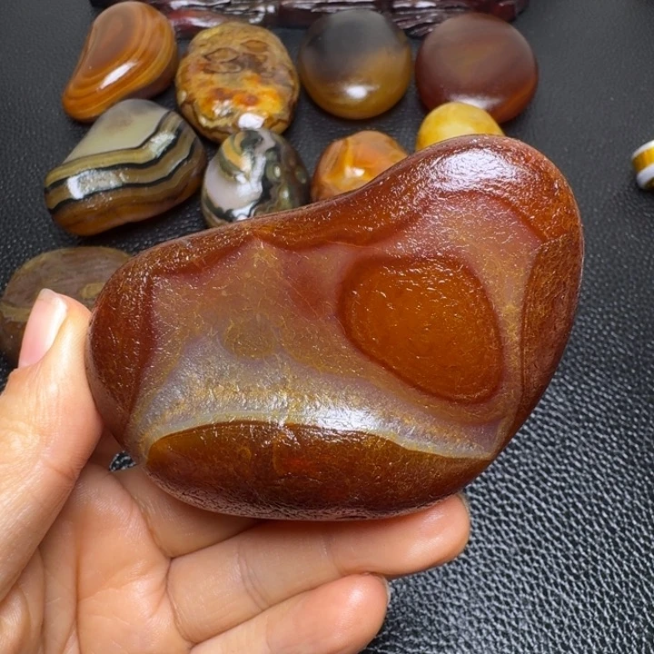 砖雕清****晨马达加斯加奇石手把件浮雕