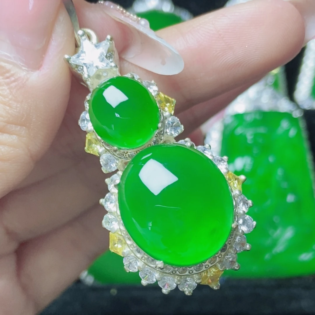 翡翠未镶嵌颈饰