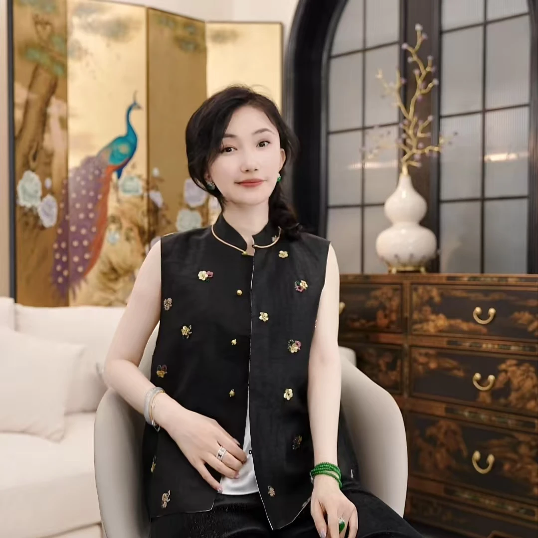 Betty Bairn【落花闲春 · 香云纱】老龟桑蚕丝刺绣马甲25B-BW9157