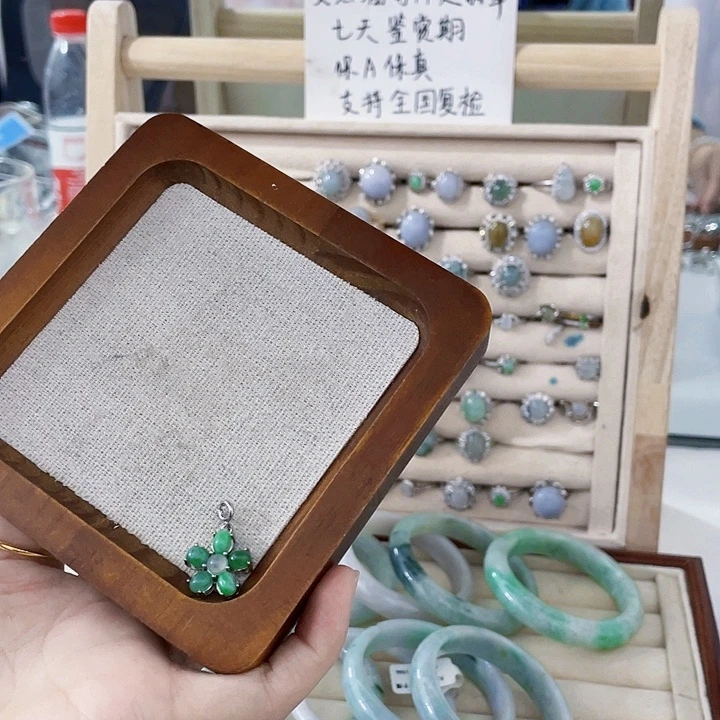 翡翠未镶嵌颈饰天然翡翠Ａ货