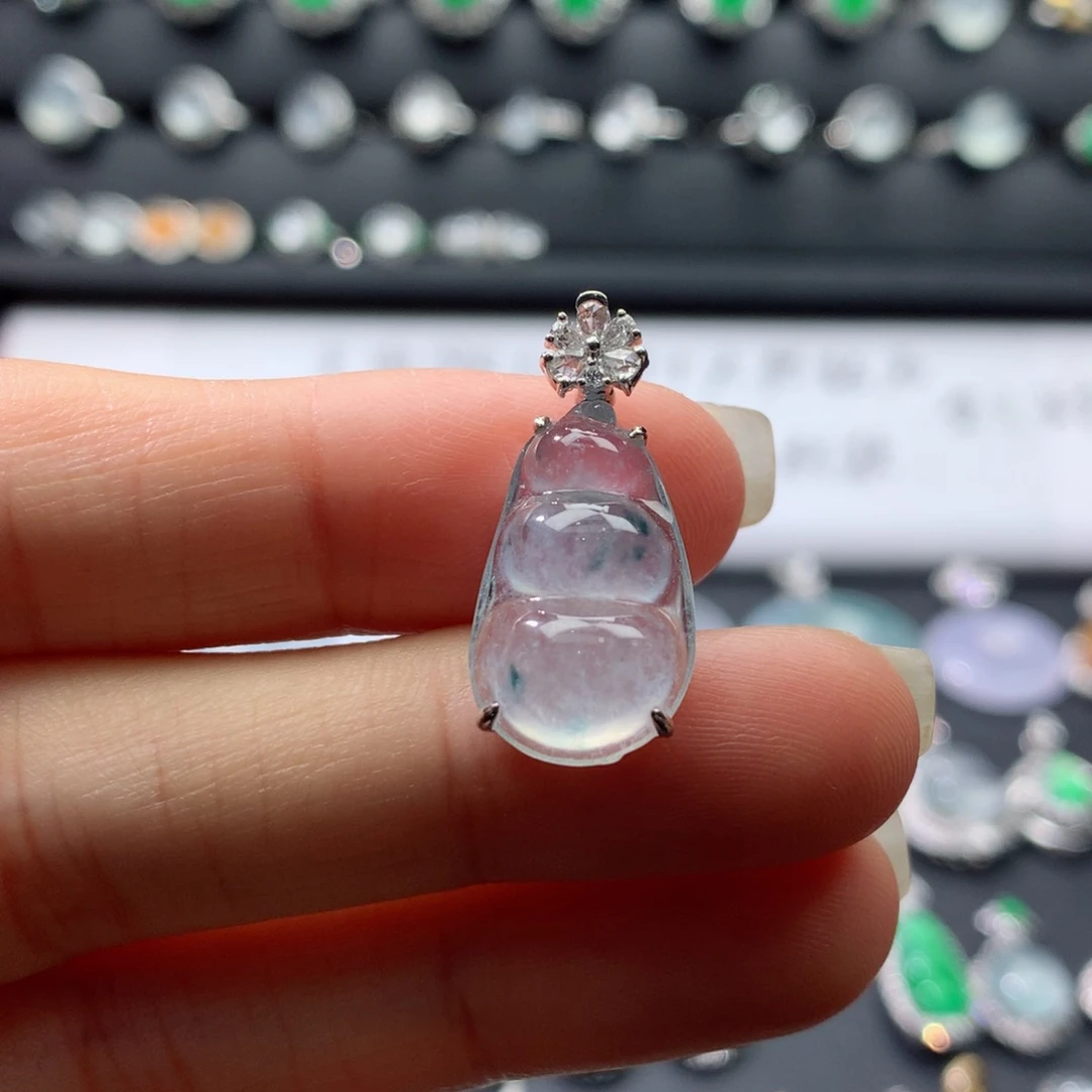 颈饰18K金镶嵌翡翠