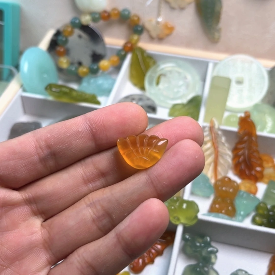 未镶嵌蛇纹石玉颈饰