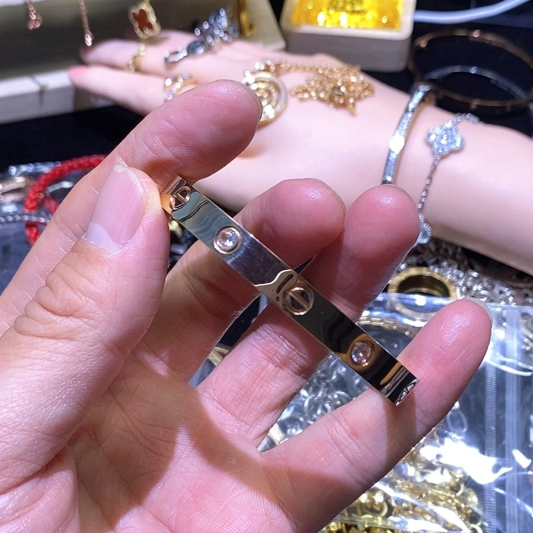 瓷片快****在Gfghjjhffghjjjjhggggg