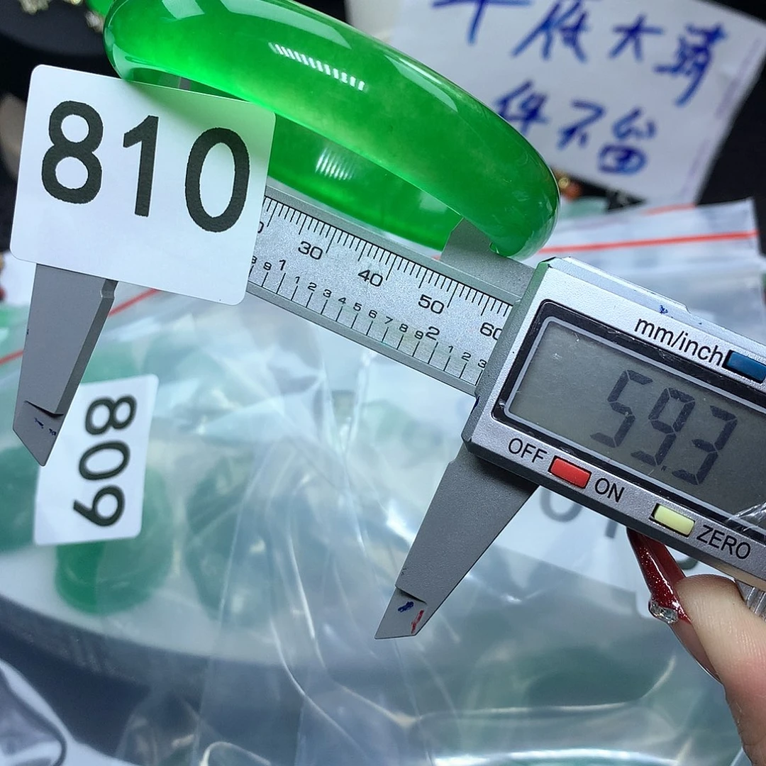 翡翠吊坠(赠链)未镶嵌