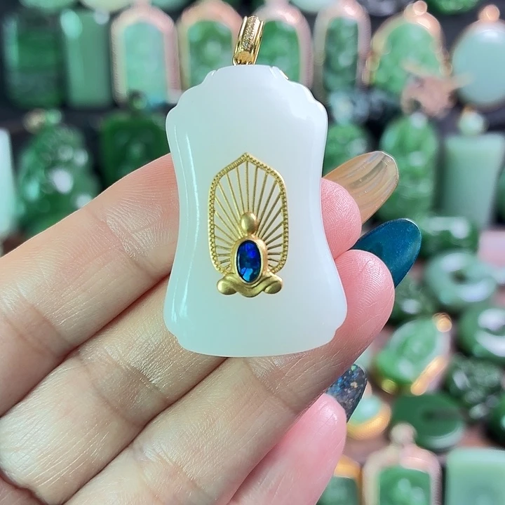 和田玉18K金镶嵌挂件