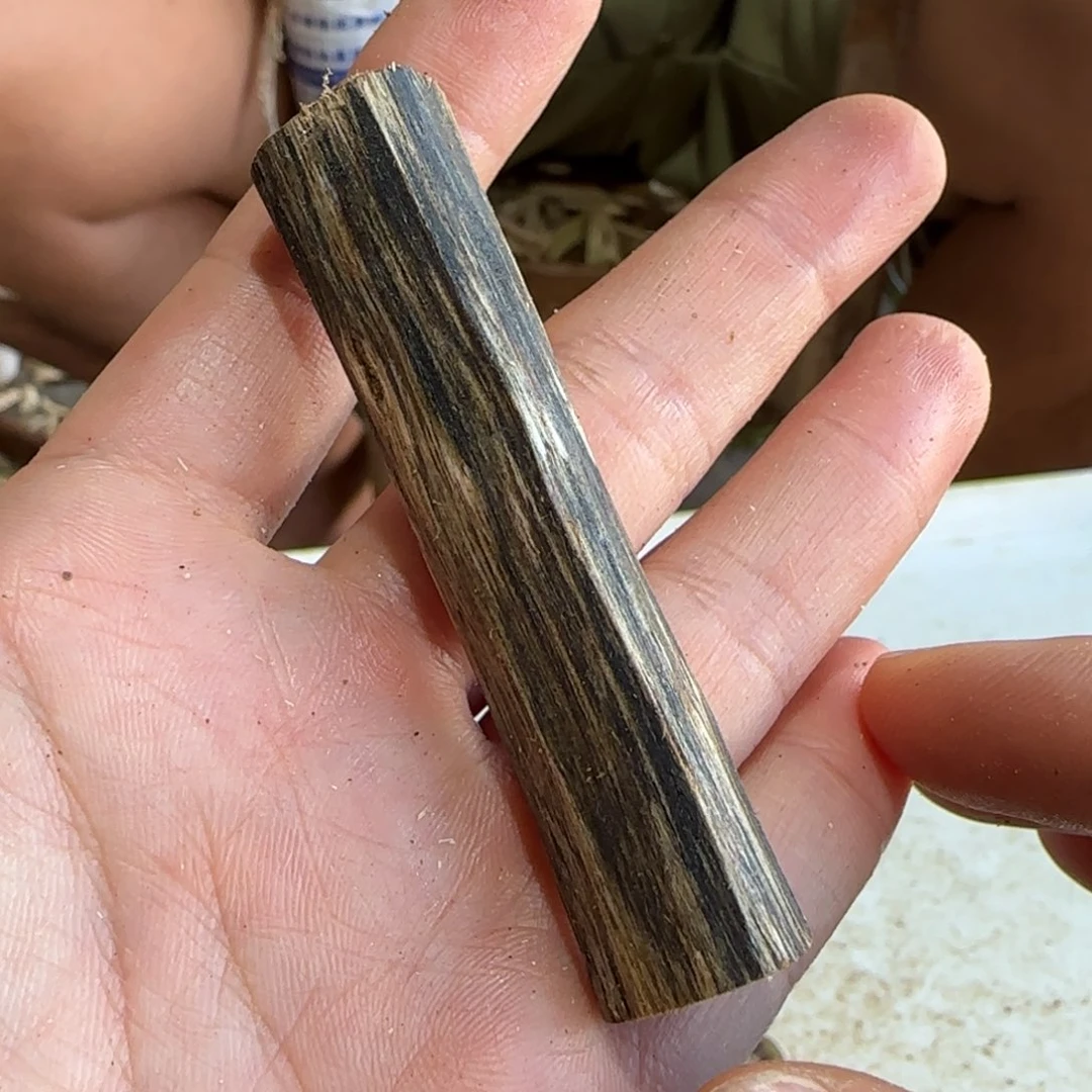 沉香碎屑沉香圆柱牌子一个