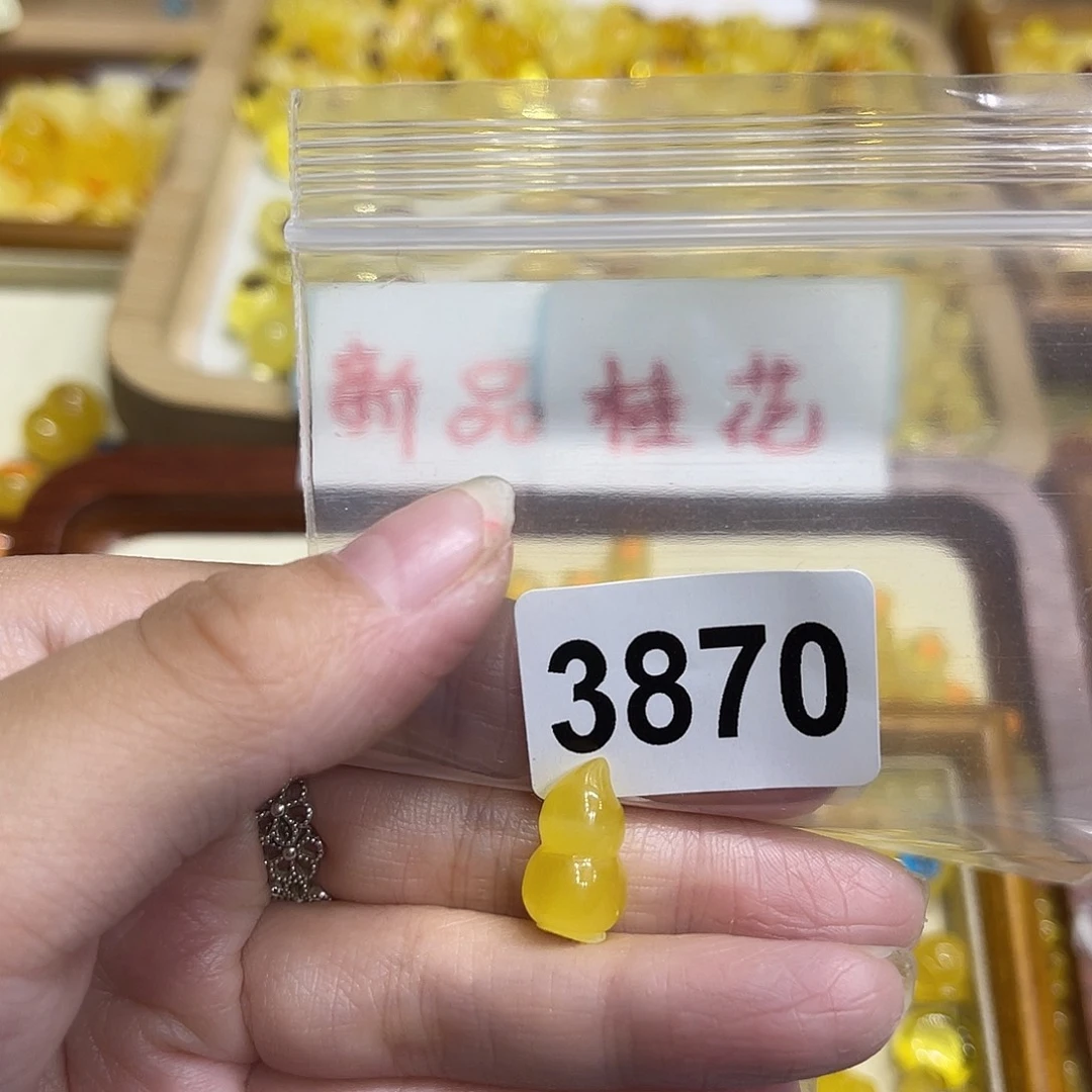 琥珀未镶嵌颈饰蜜蜡