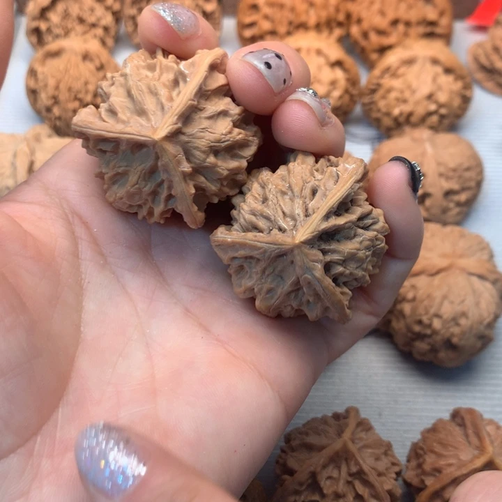 文玩核桃把件盘山三棱39