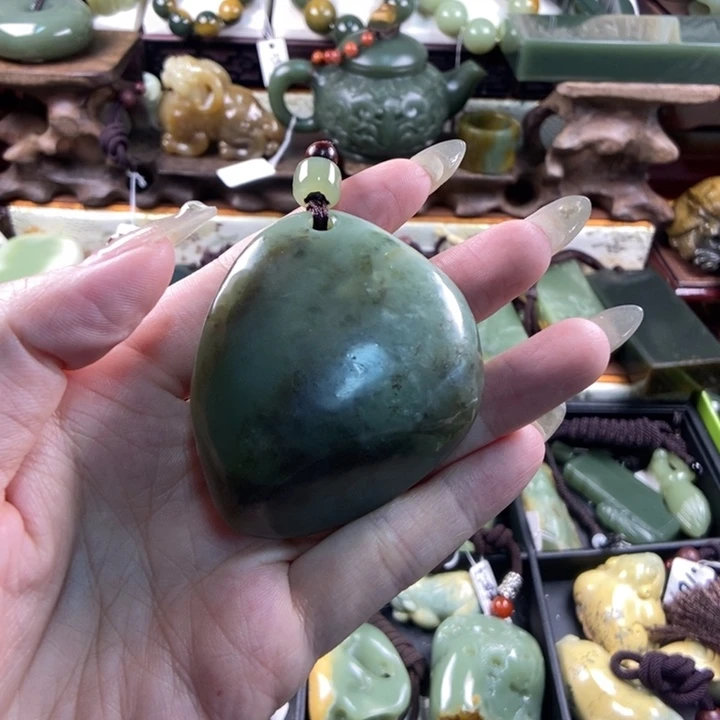 未镶嵌透闪石质玉把件