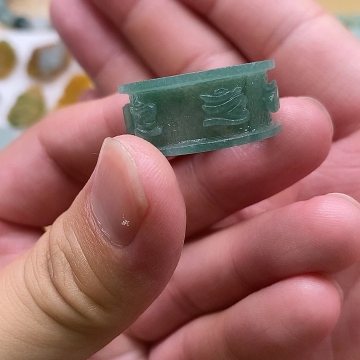 定制翡翠未镶嵌六字真言板指