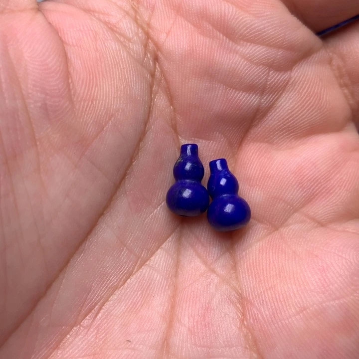 青金石未镶嵌一对葫芦