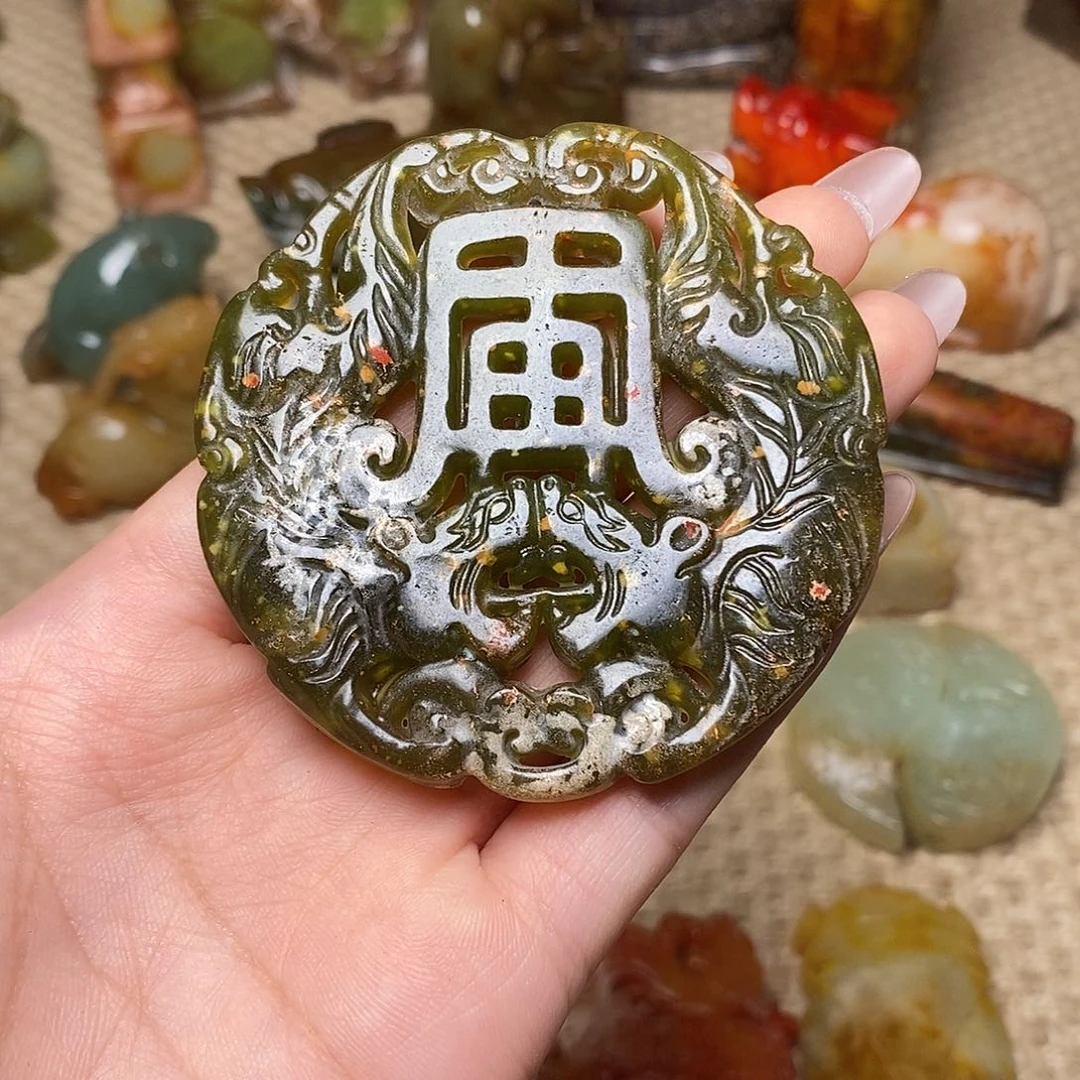 蛇纹石玉未镶嵌颈饰