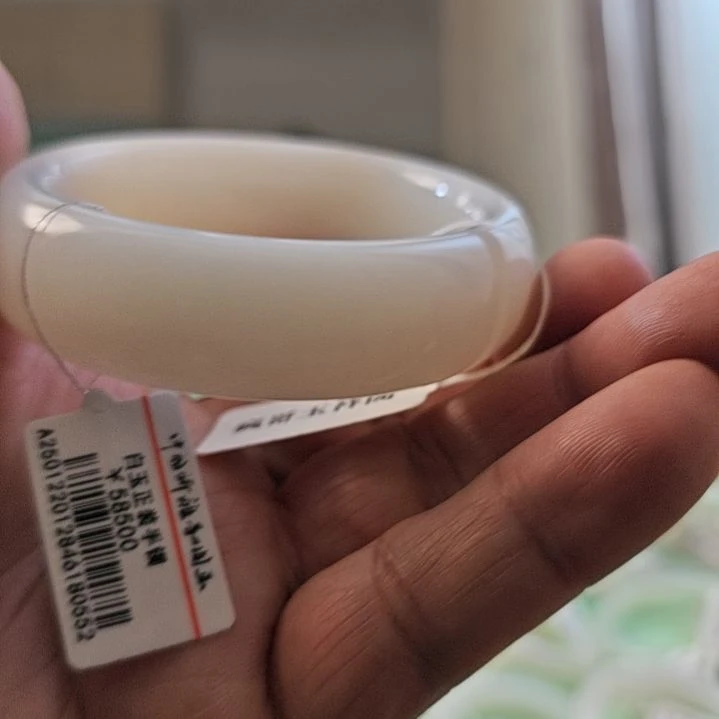 一***花和田玉未镶嵌手镯