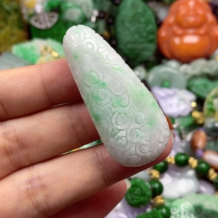 翡翠未镶嵌吊坠(赠链)