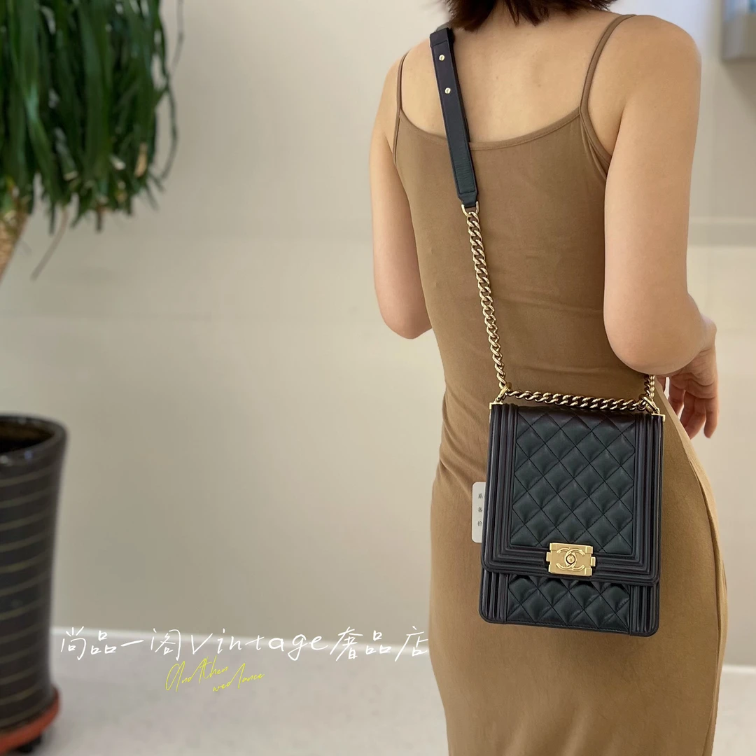 95新 Chanel/香奈儿 尚品一阁/leboy竖版炫彩黑金牛皮光面斜挎包