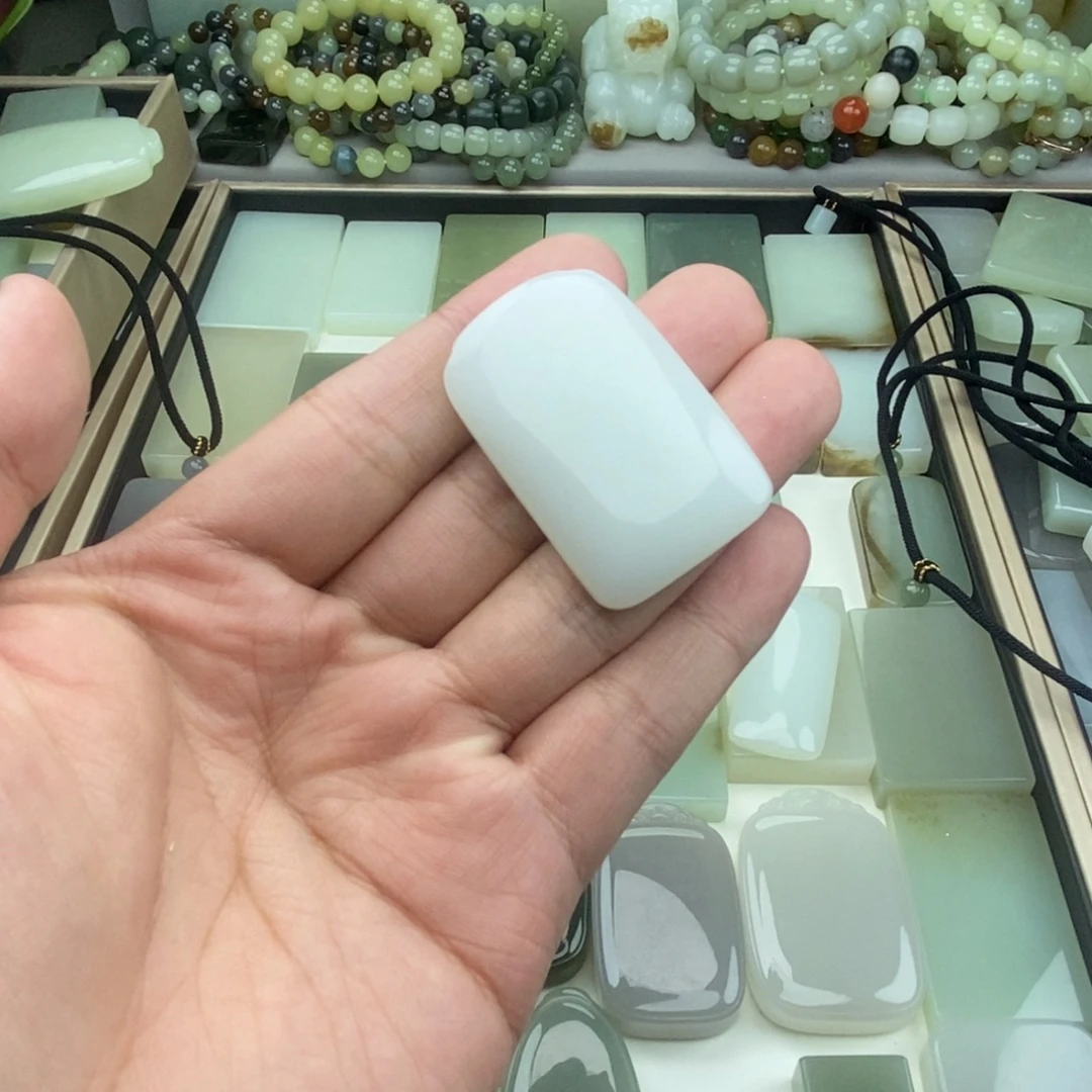 潭***风和田玉未镶嵌颈饰