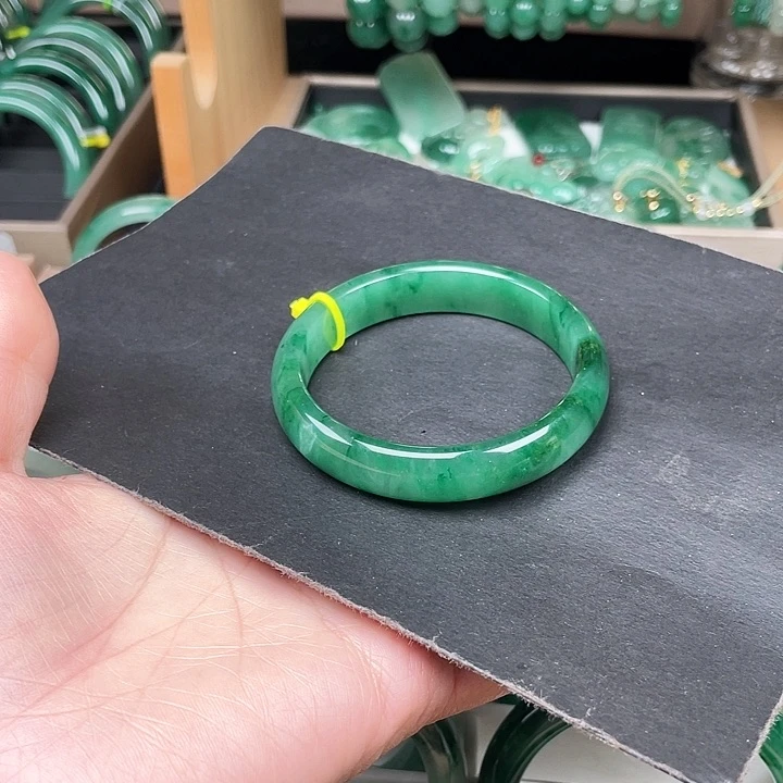 未镶嵌手镯石英质玉