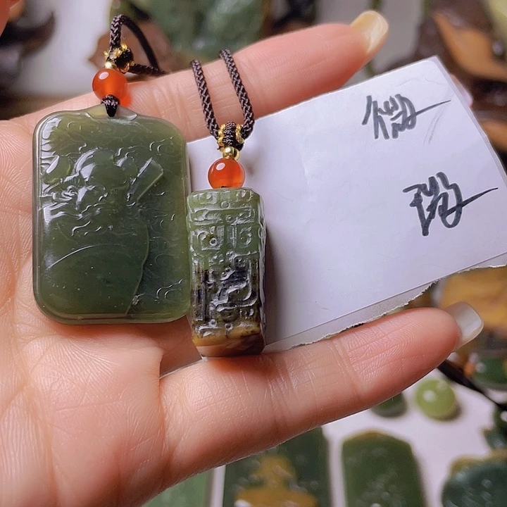 未镶嵌岫岩河磨玉（透闪石质玉）挂件