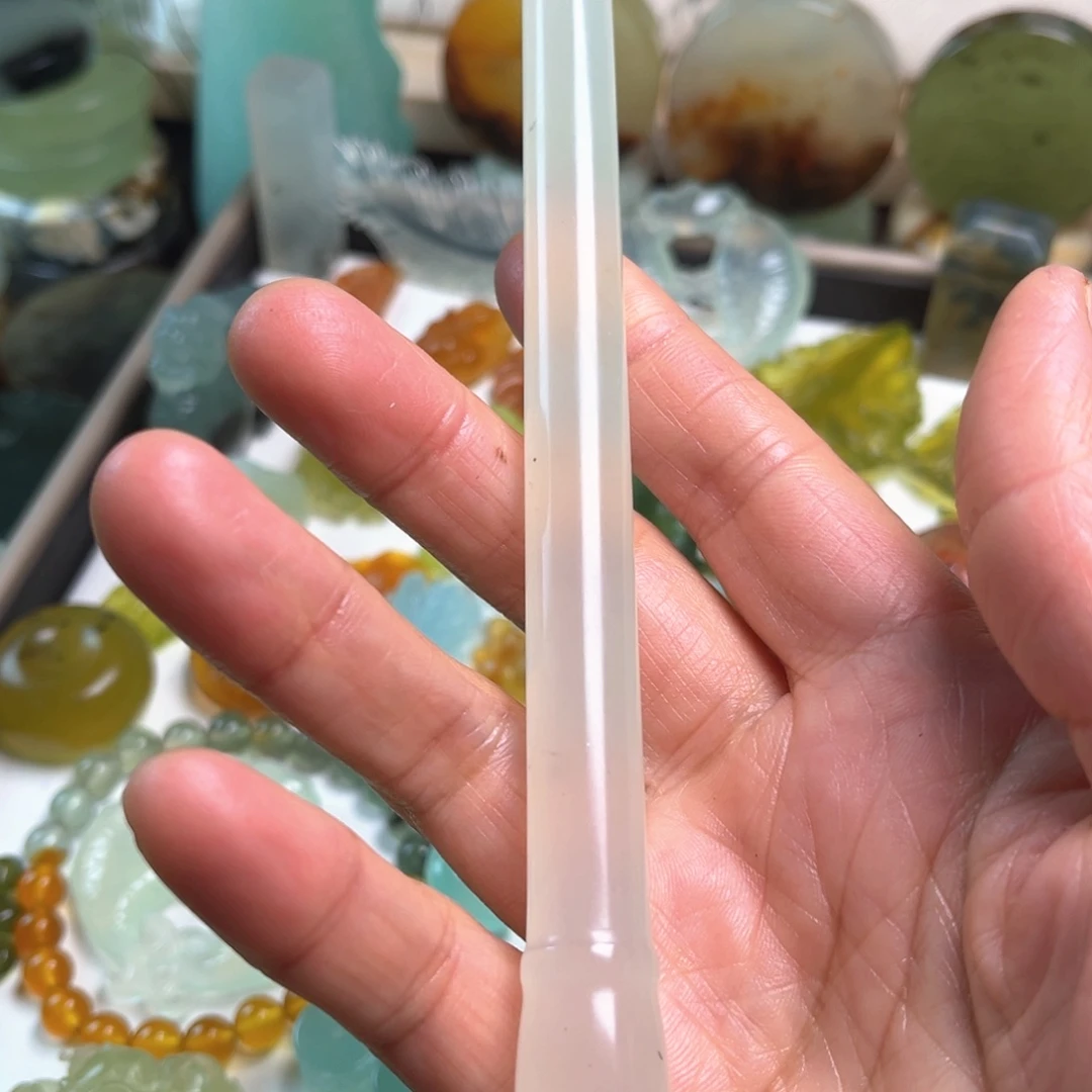 琨***蛇纹石玉未镶嵌颈饰