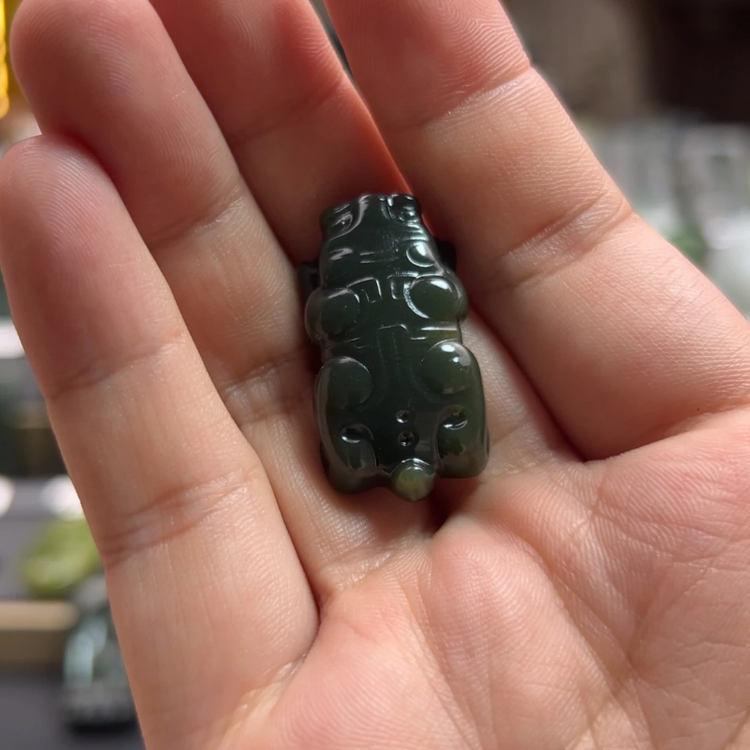 梦***它和田玉未镶嵌挂件