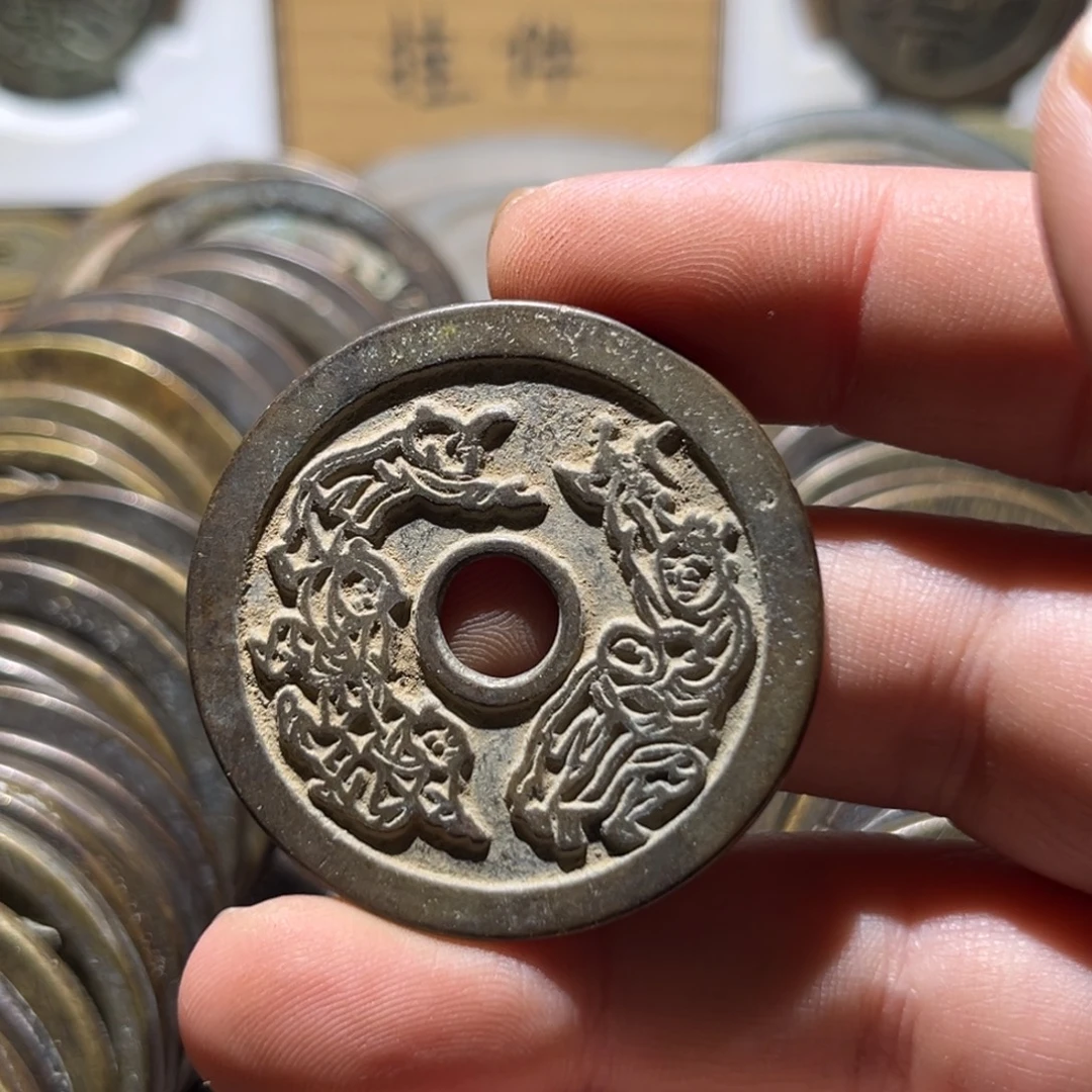 沐***欣铜铁合金类仿古工艺品挂件