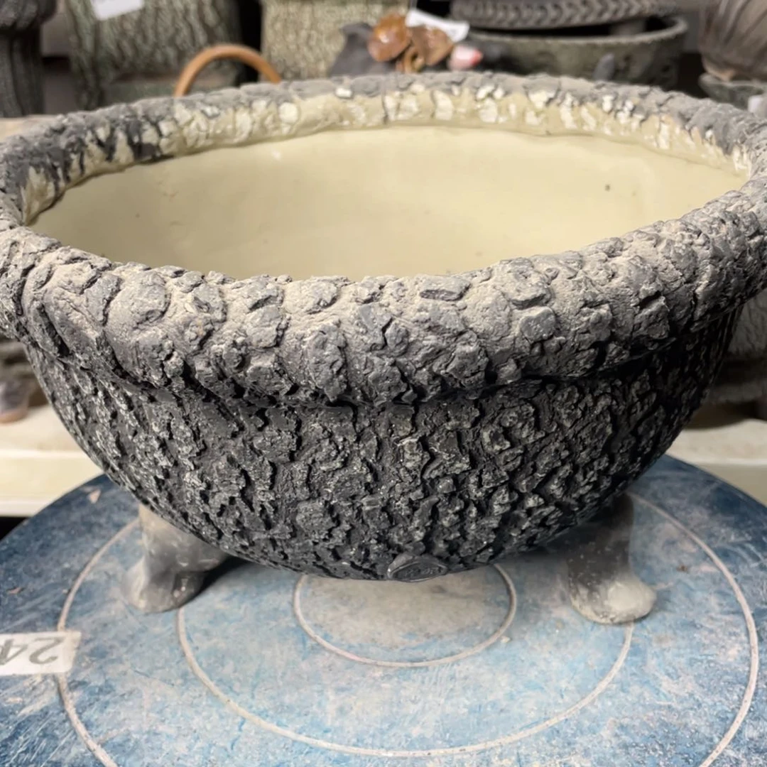 红陶微瑕的脸上有一丝