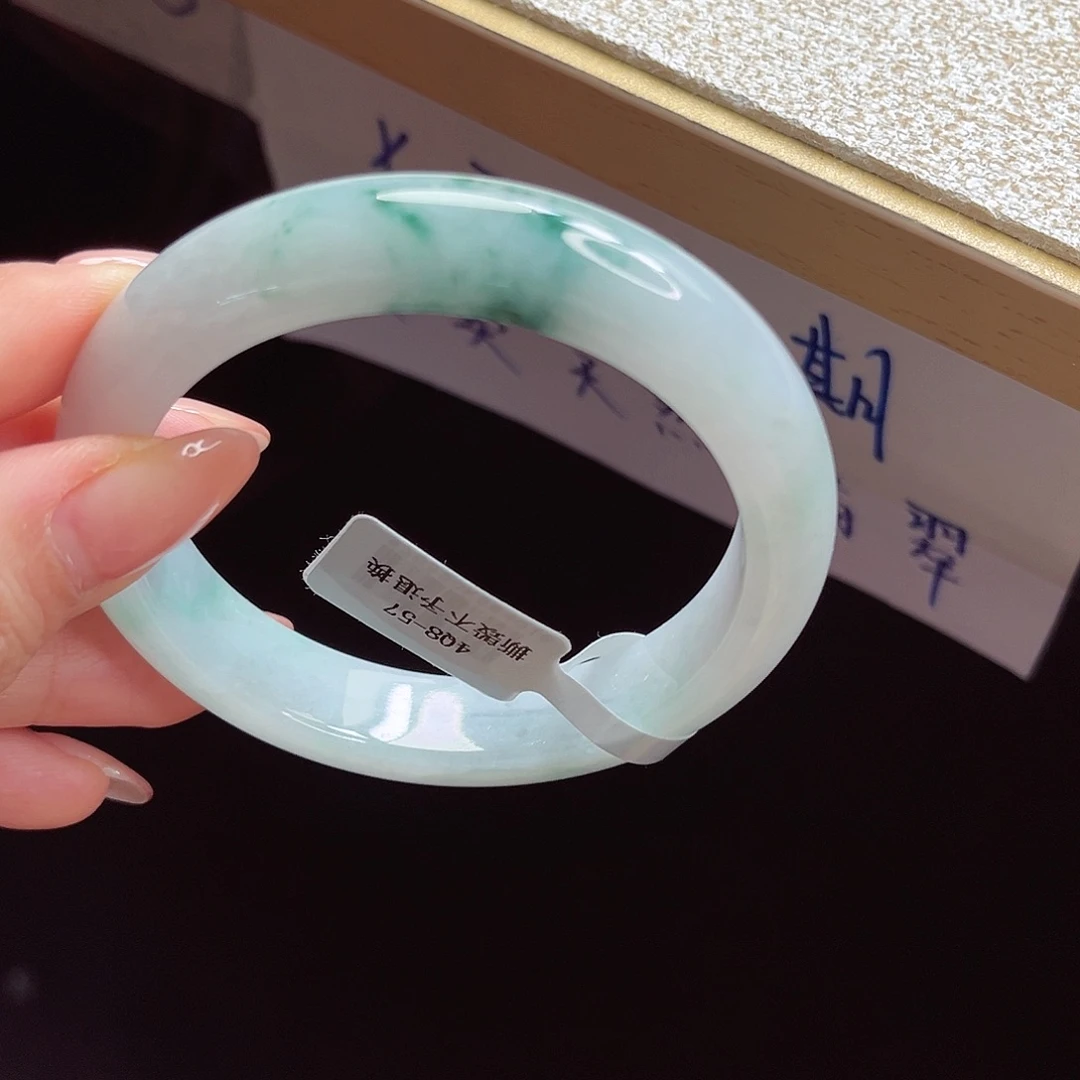 翡翠手镯未镶嵌手镯