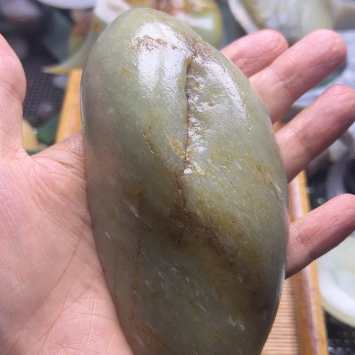 和田玉未镶嵌珠宝半成品