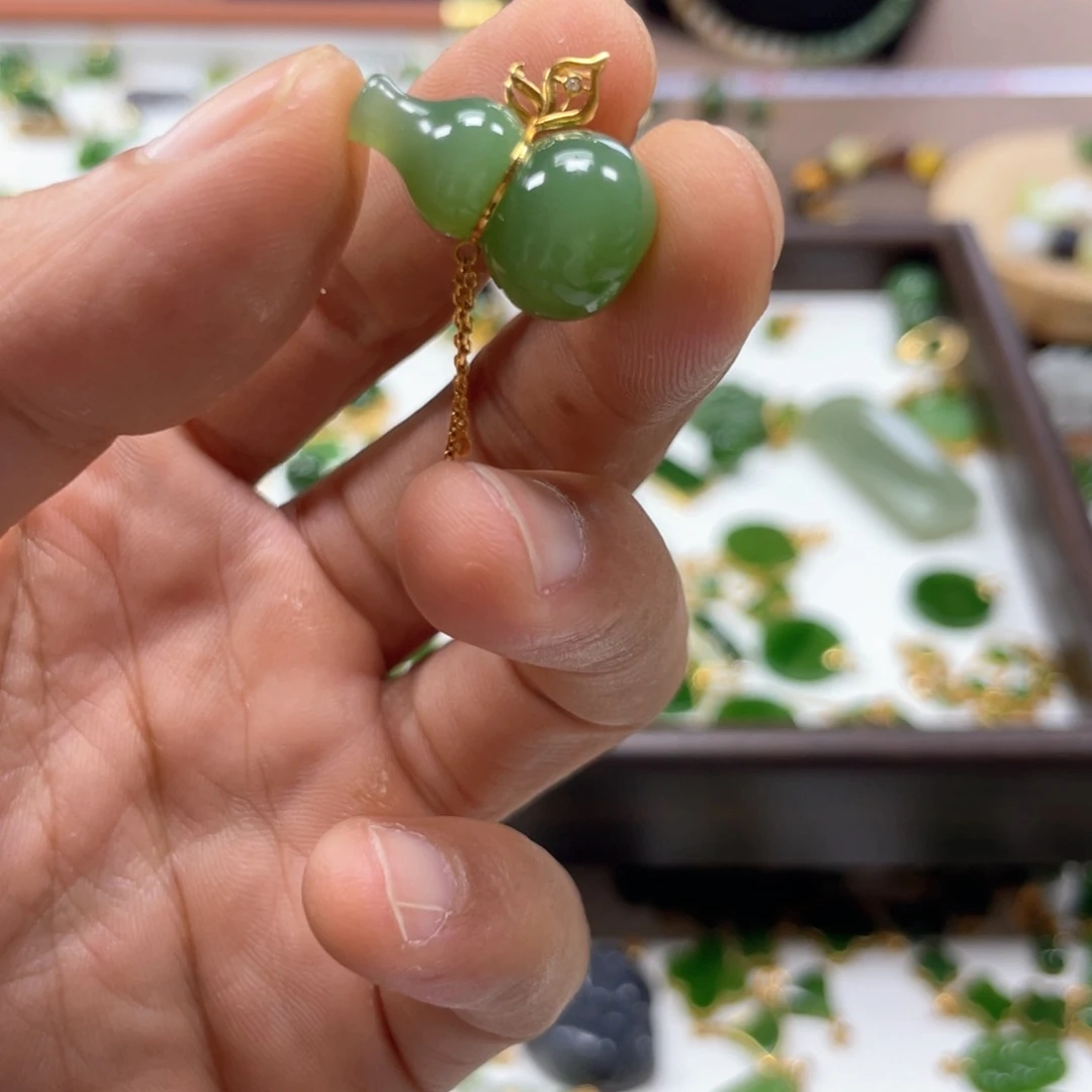 18K金镶嵌手链和田玉（碧玉）
