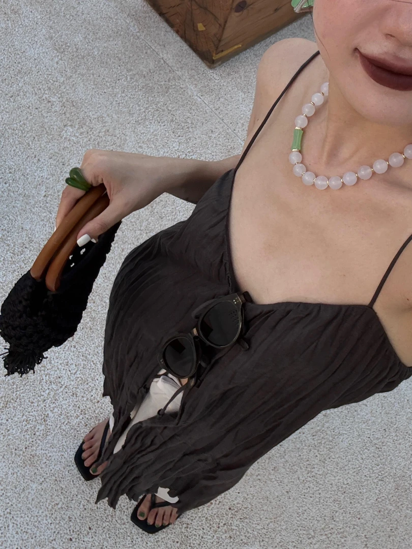 法式v领吊带连衣裙女2025夏季新款复古叠穿马甲裙显瘦外穿罩衫裙