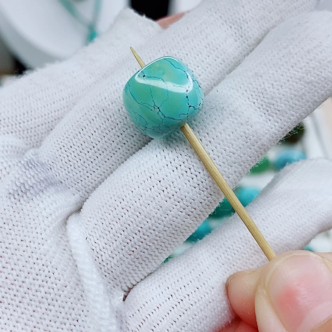 绿松石未镶嵌颈饰