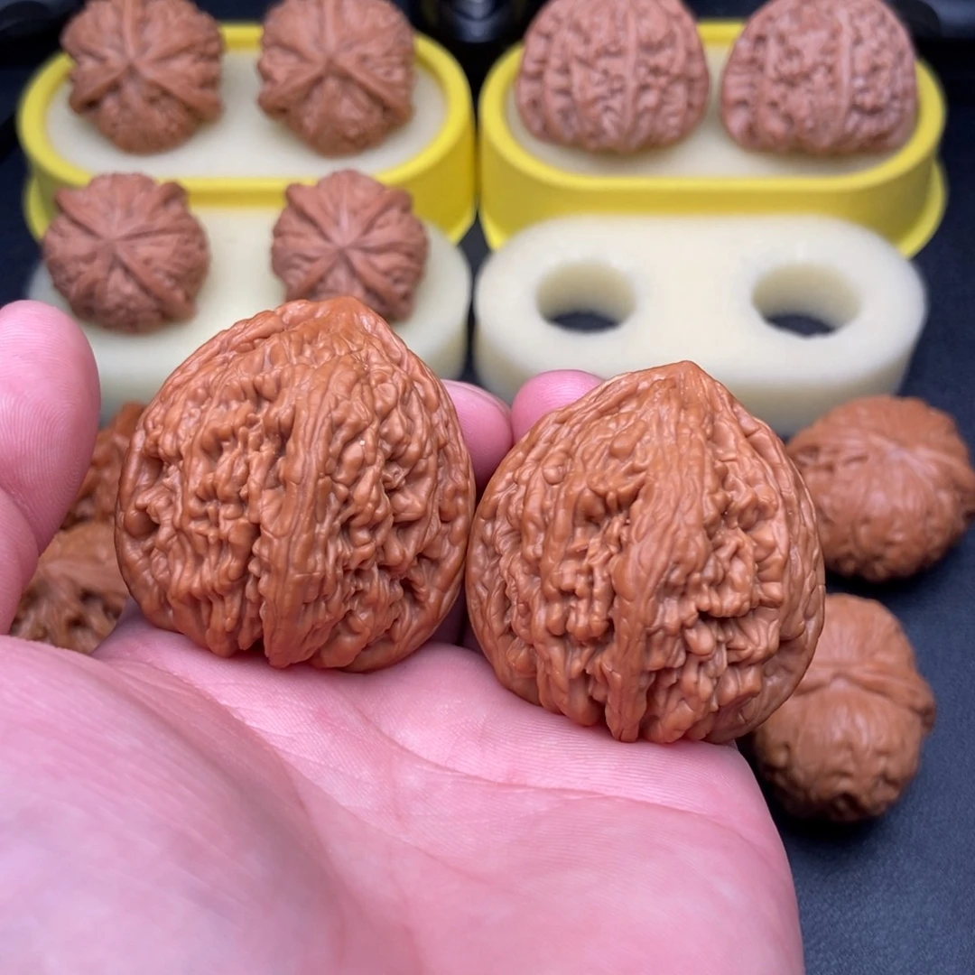文玩核桃把件老树虎头王42