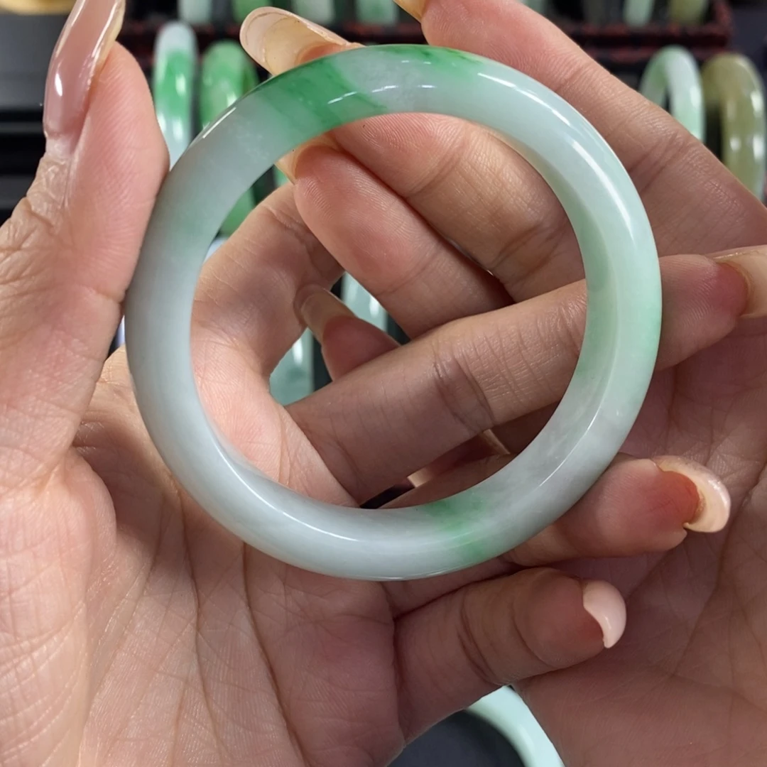 知***、未镶嵌手镯翡翠天然翡翠