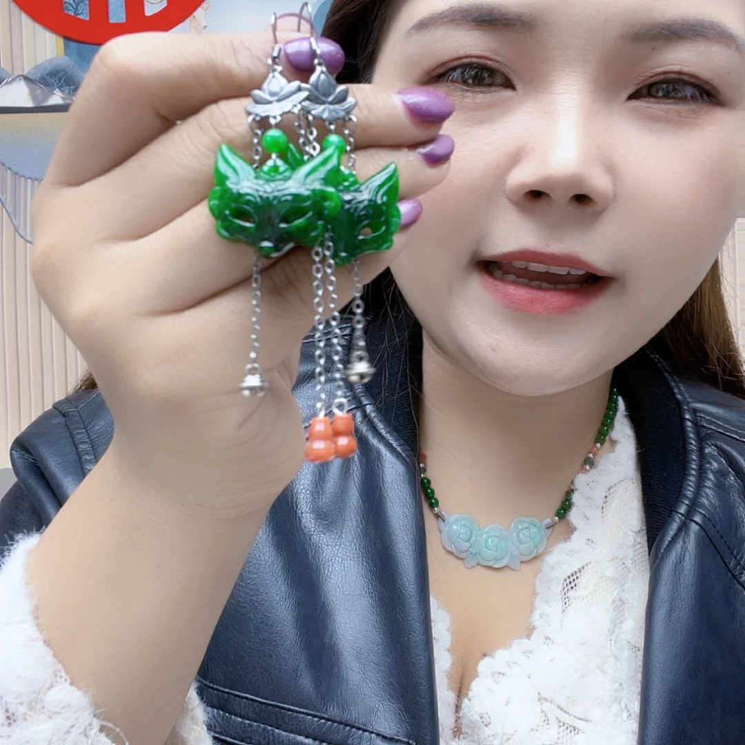 翡翠未镶嵌颈饰耳坠