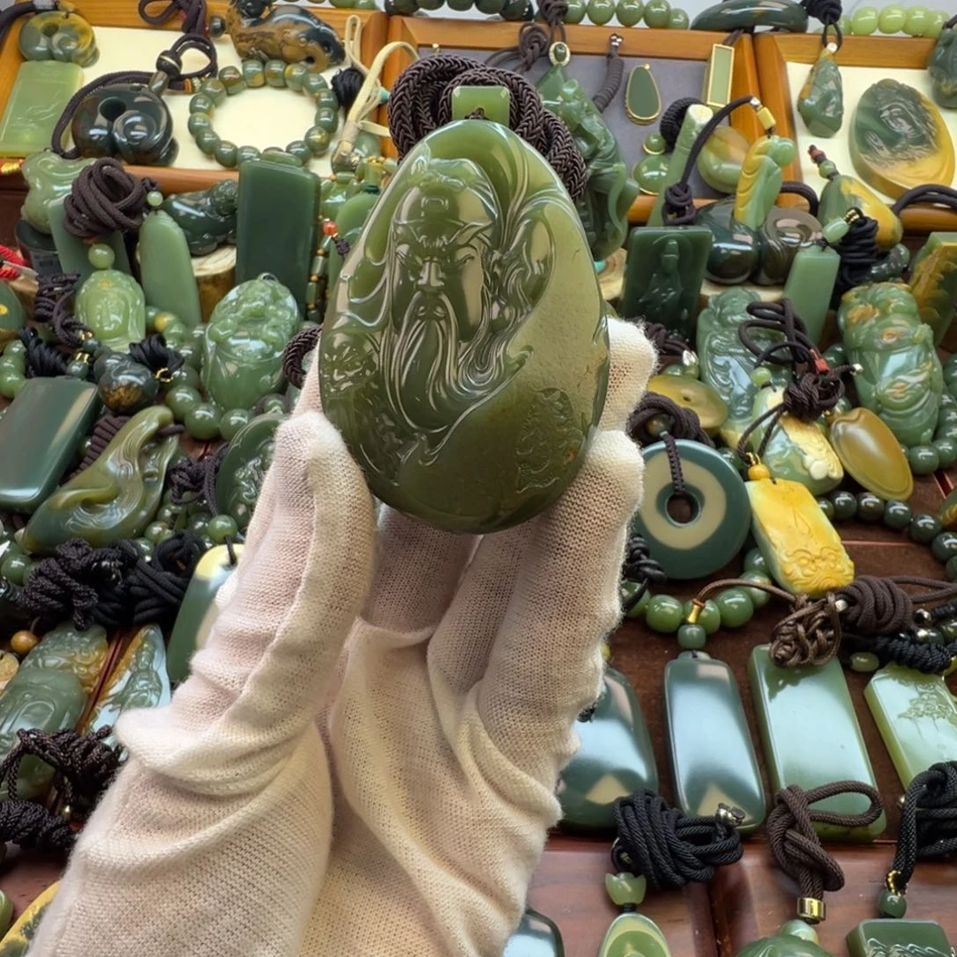 沫***”岫岩河磨玉（透闪石质玉）未镶嵌颈饰