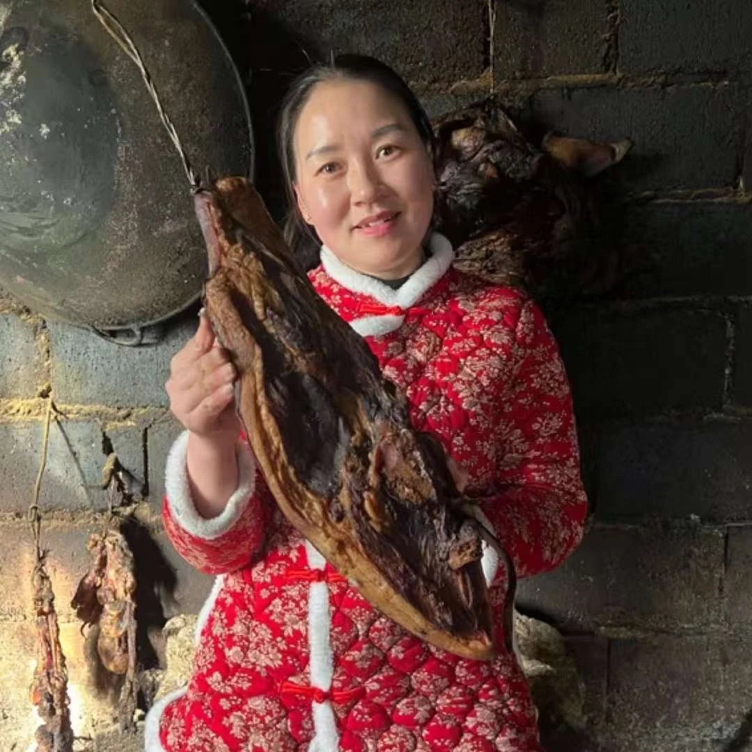 湖北恩施农家柴火慢火烟熏现称腊肉