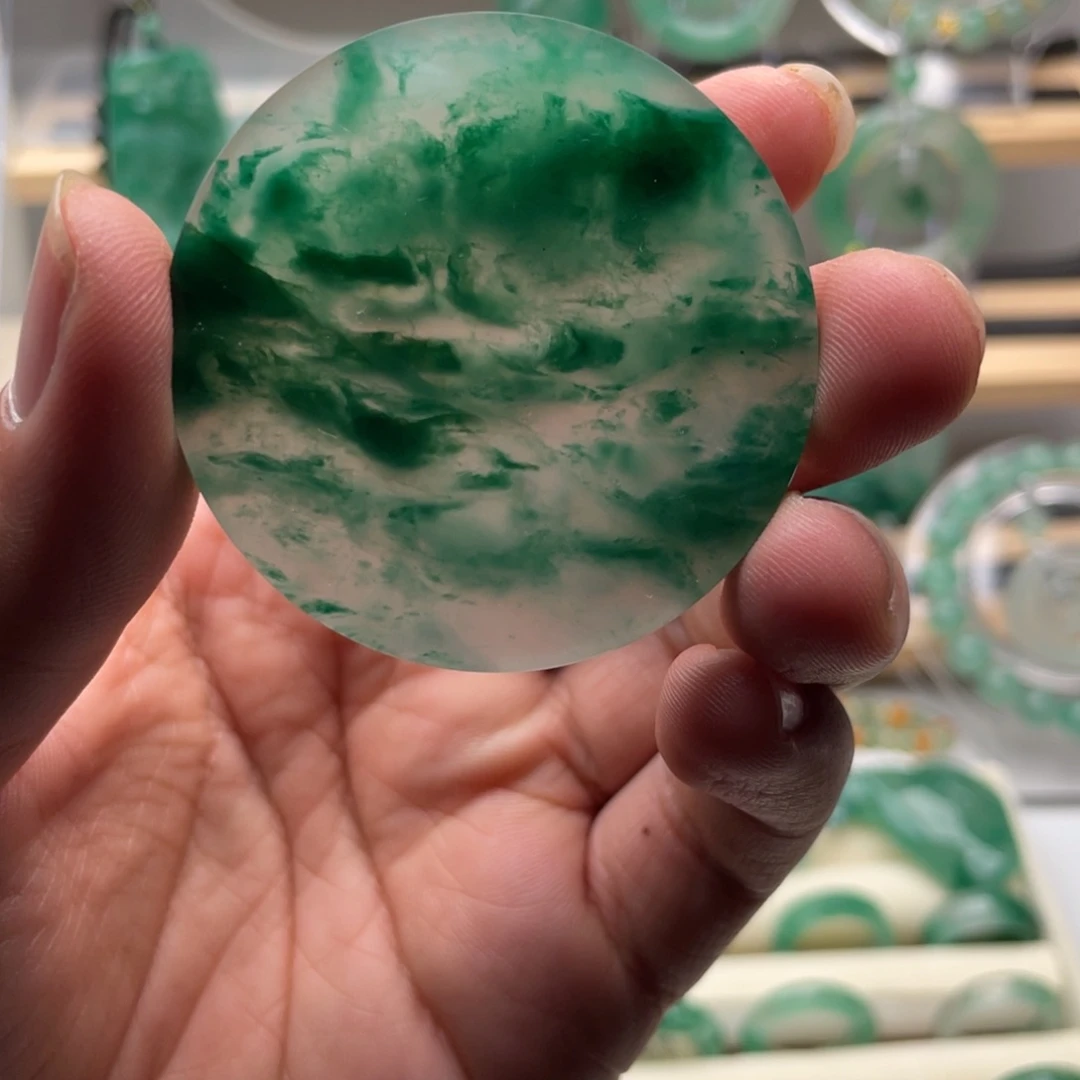 石英质玉未镶嵌颈饰