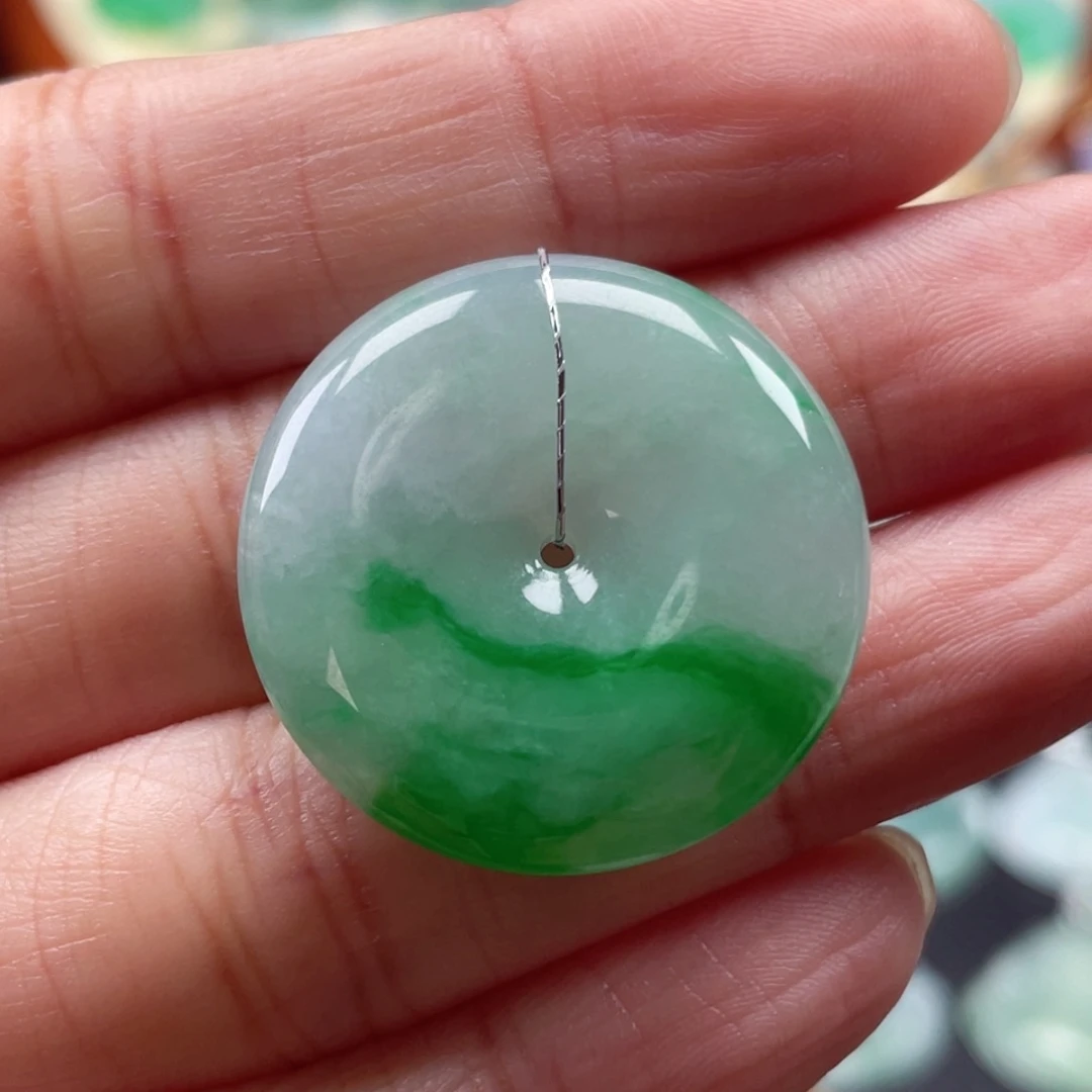 颈饰未镶嵌翡翠平安扣