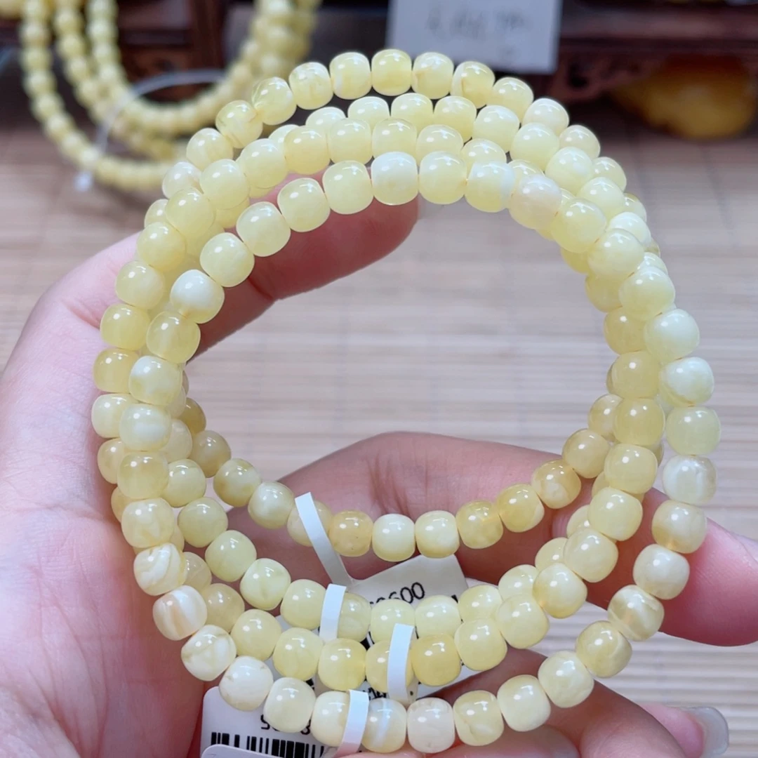 蜜蜡未镶嵌裸石多样性发其中一个