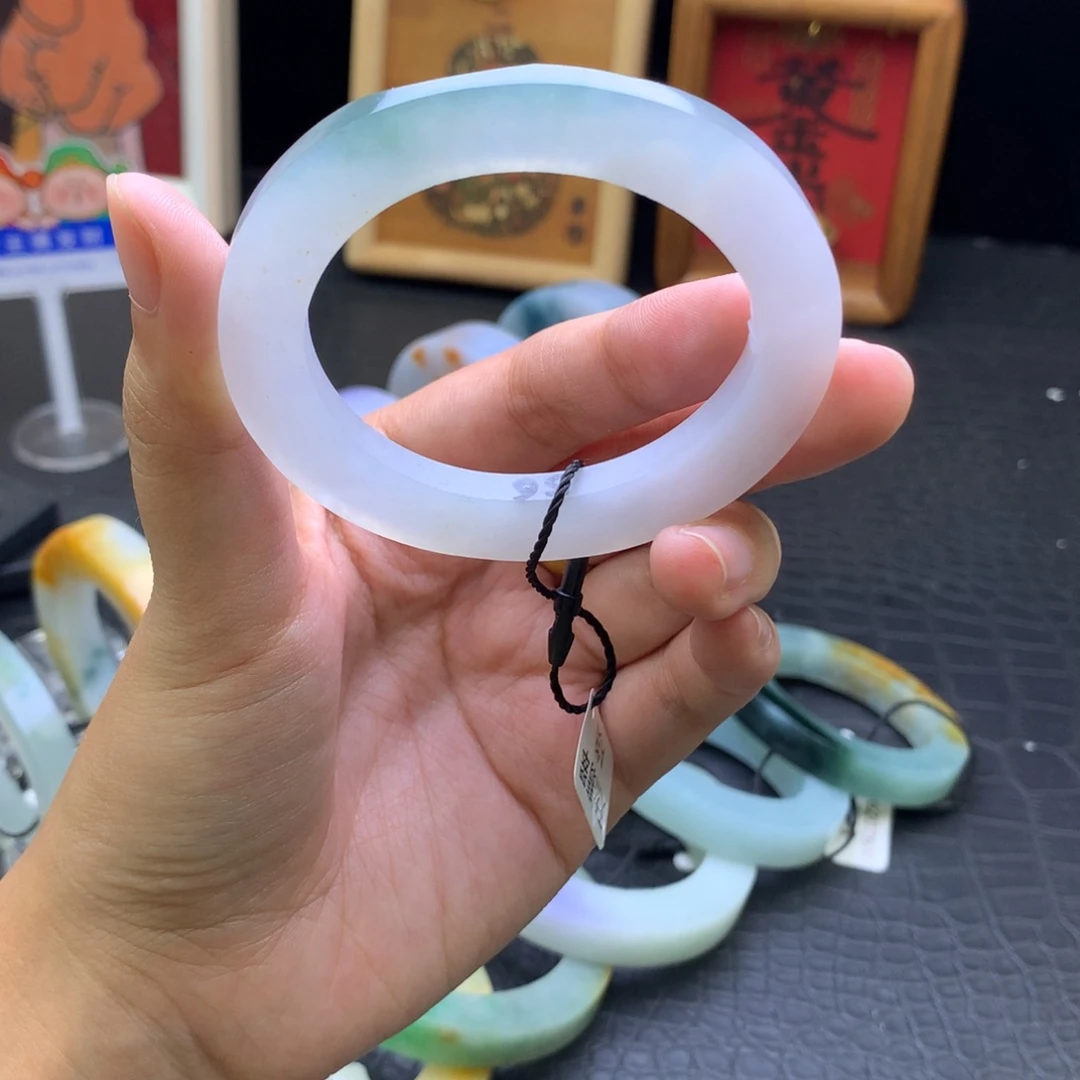 定制翡翠未镶嵌翡翠手镯