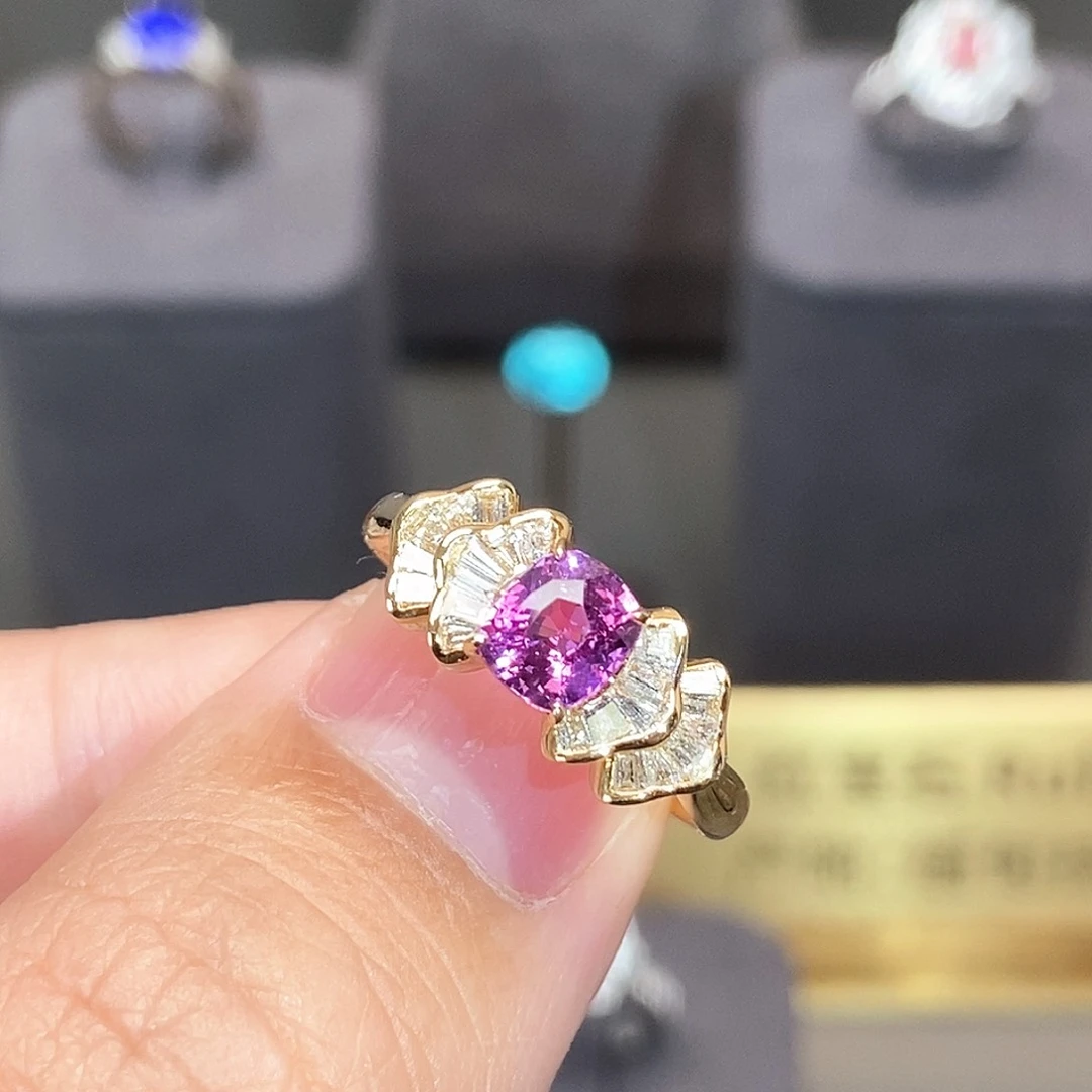 彩色蓝宝石戒指18K金镶嵌1.01克拉