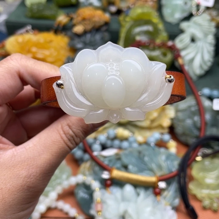 蛇纹石玉吊坠合金