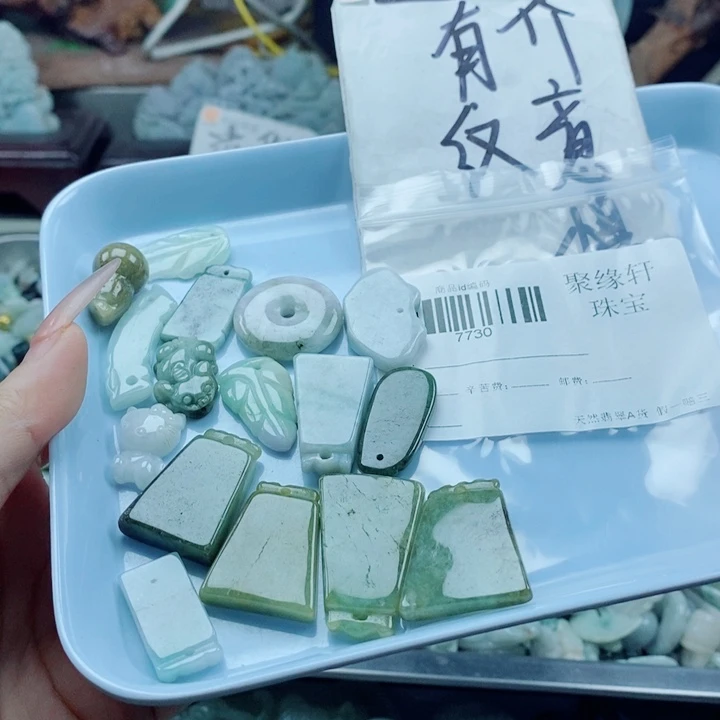 翡翠未镶嵌颈饰翡翠