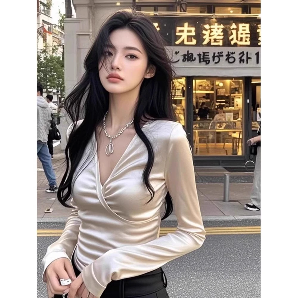 芊芊芙银色缎面V领长袖上衣女春秋款收腰显瘦轻奢高端名媛打底衫