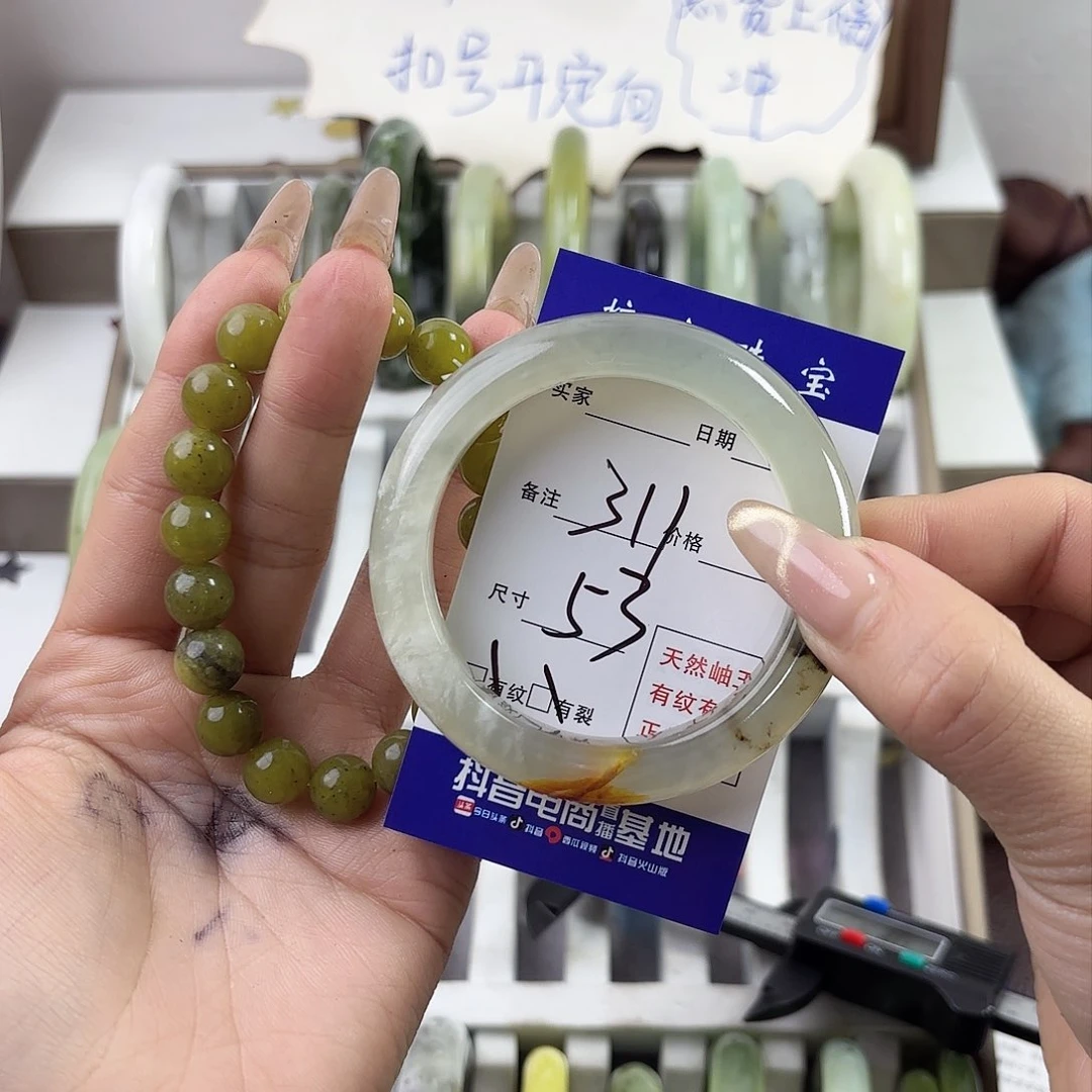 蛇纹石玉手镯未镶嵌小*乖