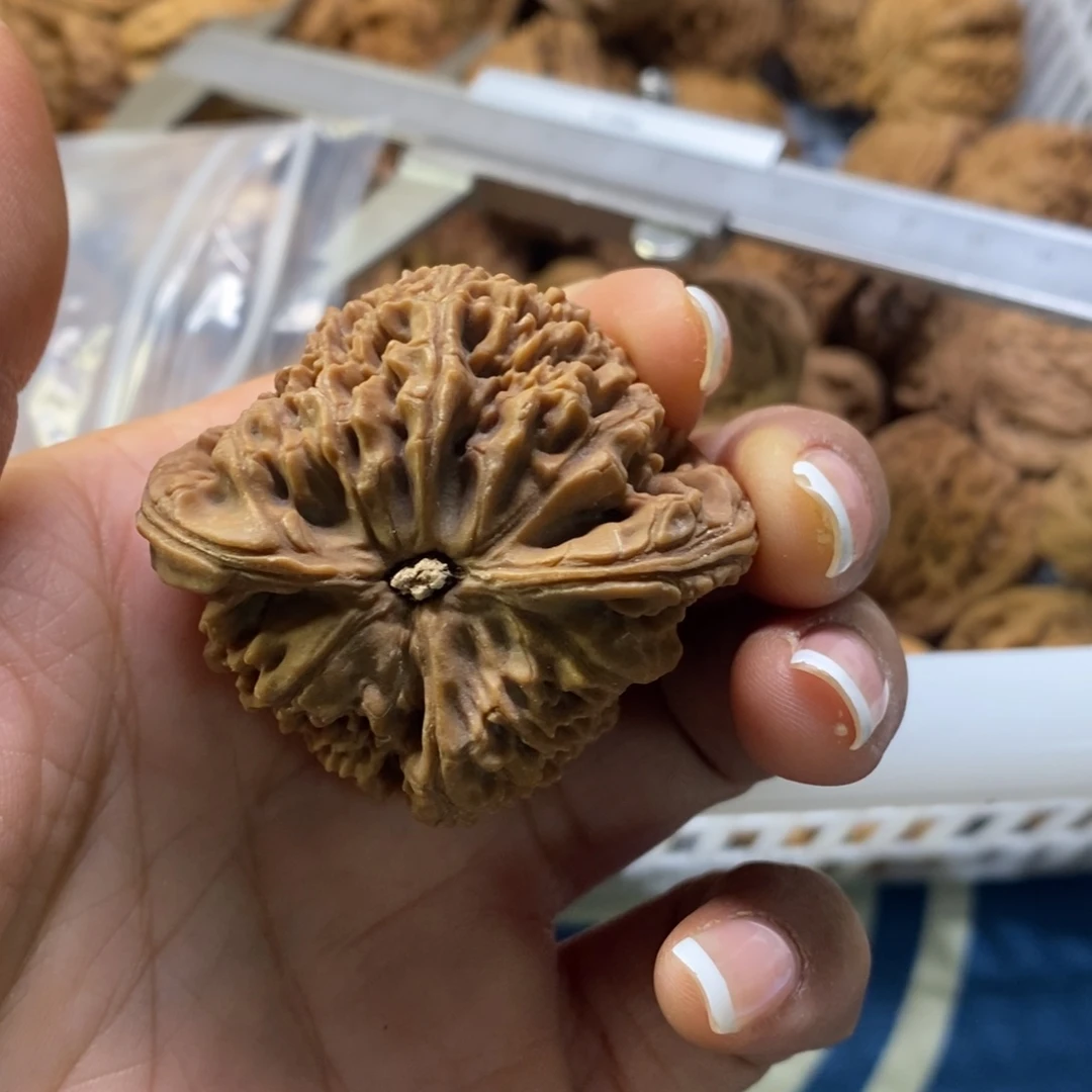 信***文玩核桃吊坠南疆